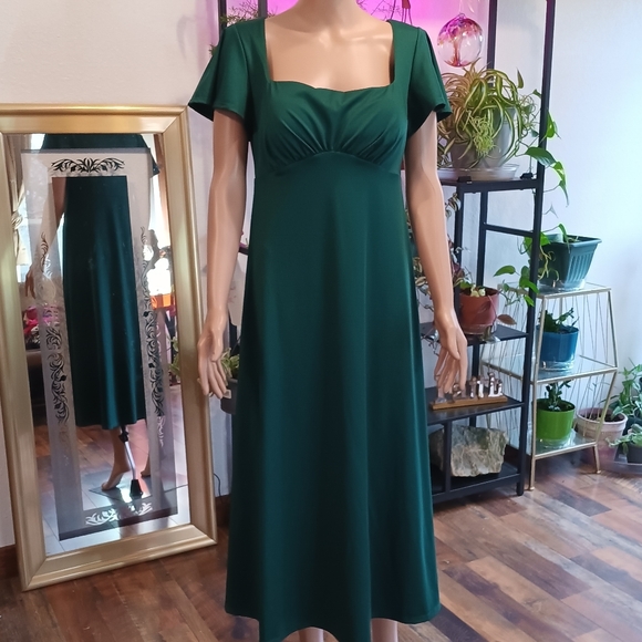 Emerald Green Built-in shapewear dress - Picture 10 of 13